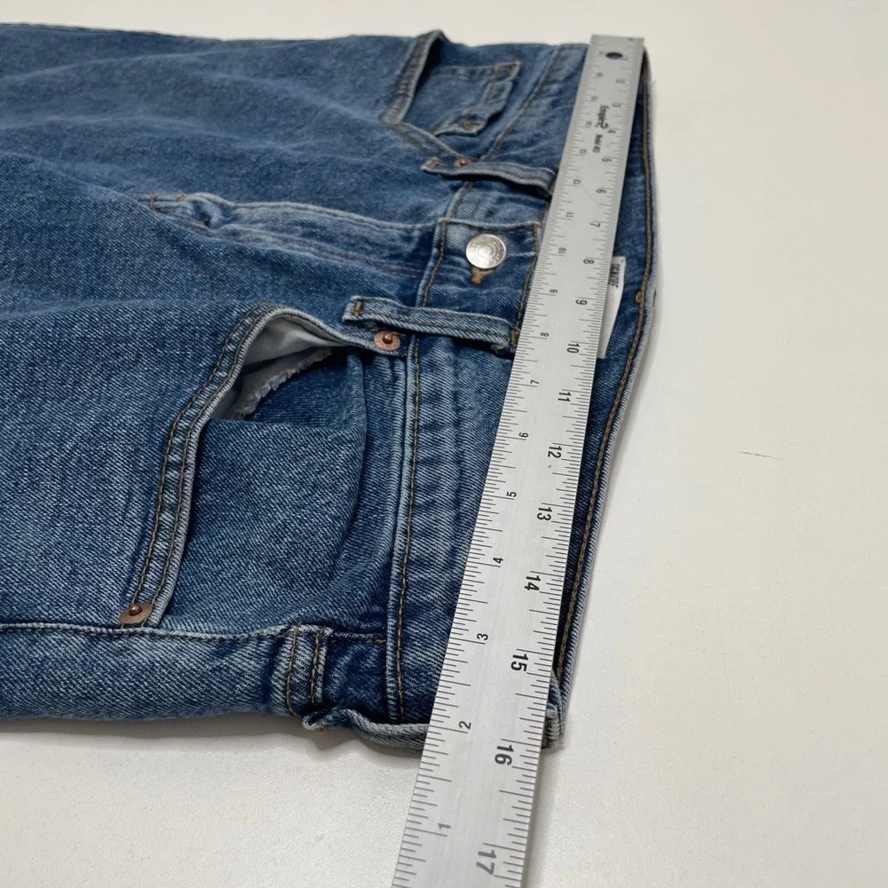 Signature Gold by Levi Strauss Mens Relaxed Fit Medium Wash Jeans W30 L30 Casual